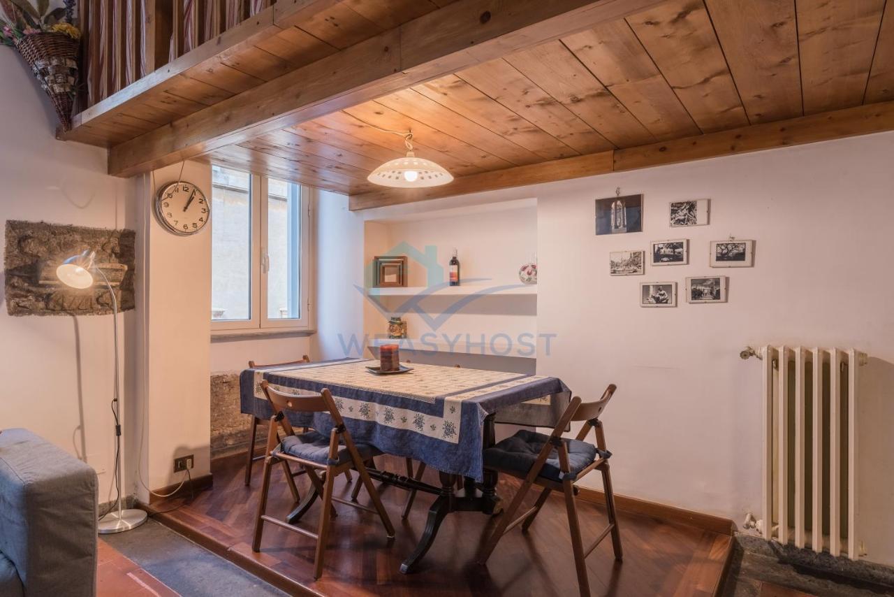 Warm Nest In The Old Building Of Piazza Navona Rom