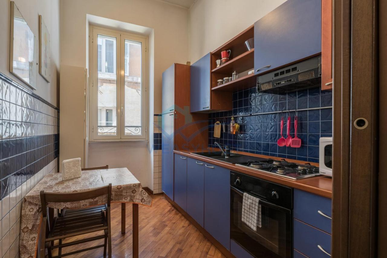 Warm Nest In The Old Building Of Piazza Navona Apartment *