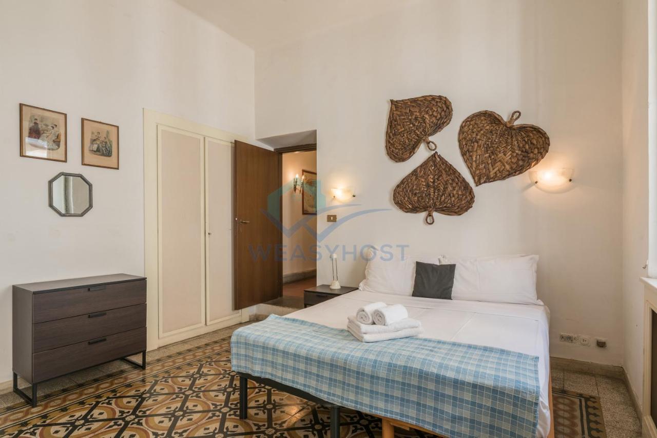 Warm Nest In The Old Building Of Piazza Navona Apartment