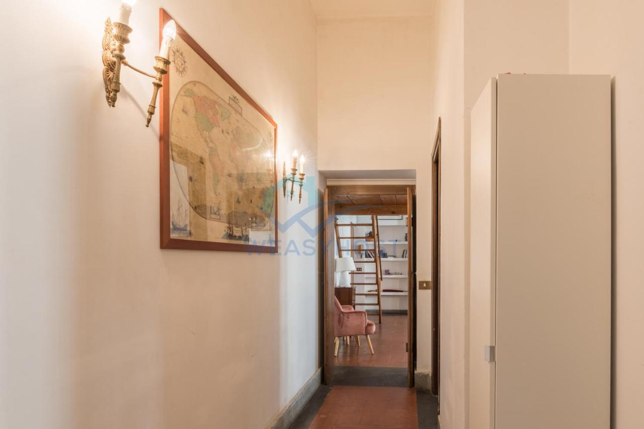 Warm Nest In The Old Building Of Piazza Navona Apartment