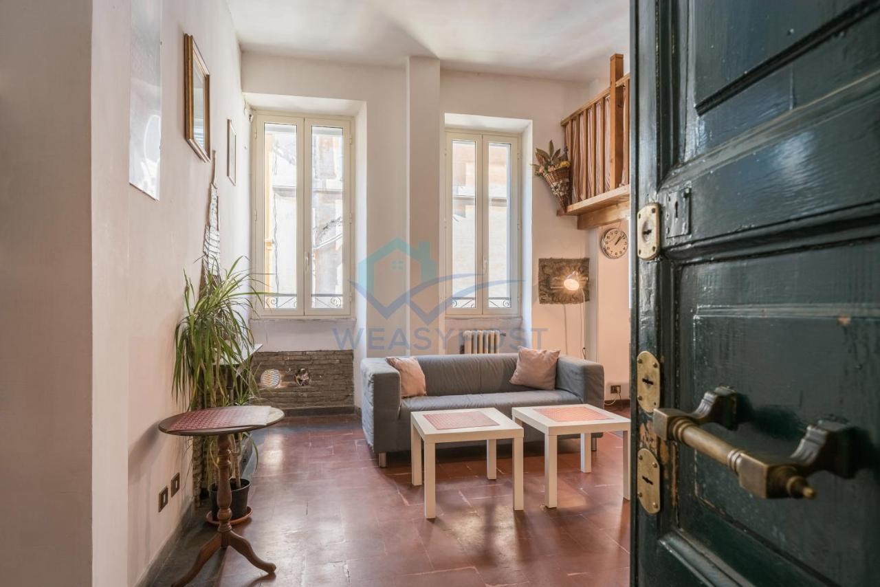 Warm Nest In The Old Building Of Piazza Navona * Rom