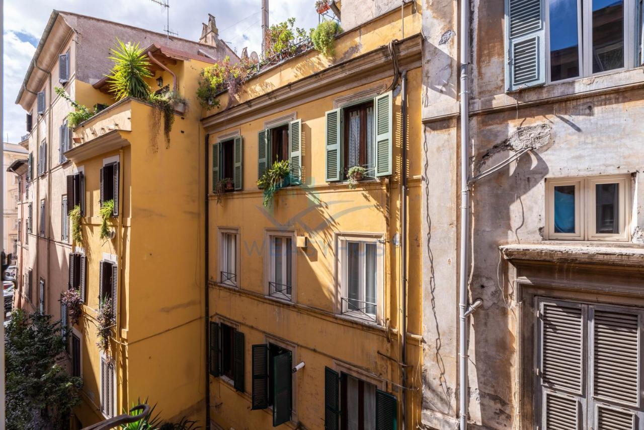 Warm Nest In The Old Building Of Piazza Navona * Rom